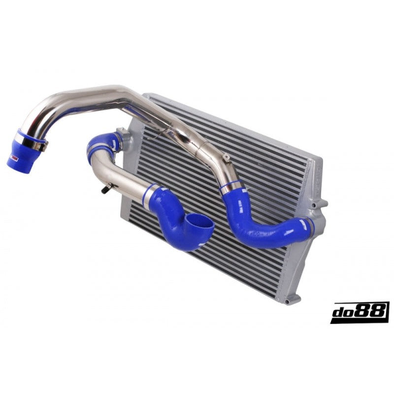 do88 BigPack aluminum intercooler with black silicone charge hoses and mandrel-bent pipes for Volvo S60 and V70.