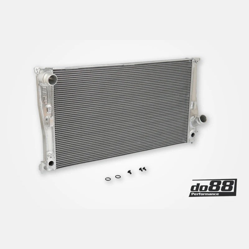 do88 all-aluminum performance radiator for BMW E8X and E9X automatic transmission models