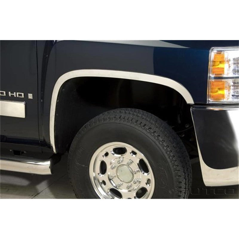Putco 304 stainless steel fender trim with UV-protected rubber border for Chevrolet Silverado wheel wells.