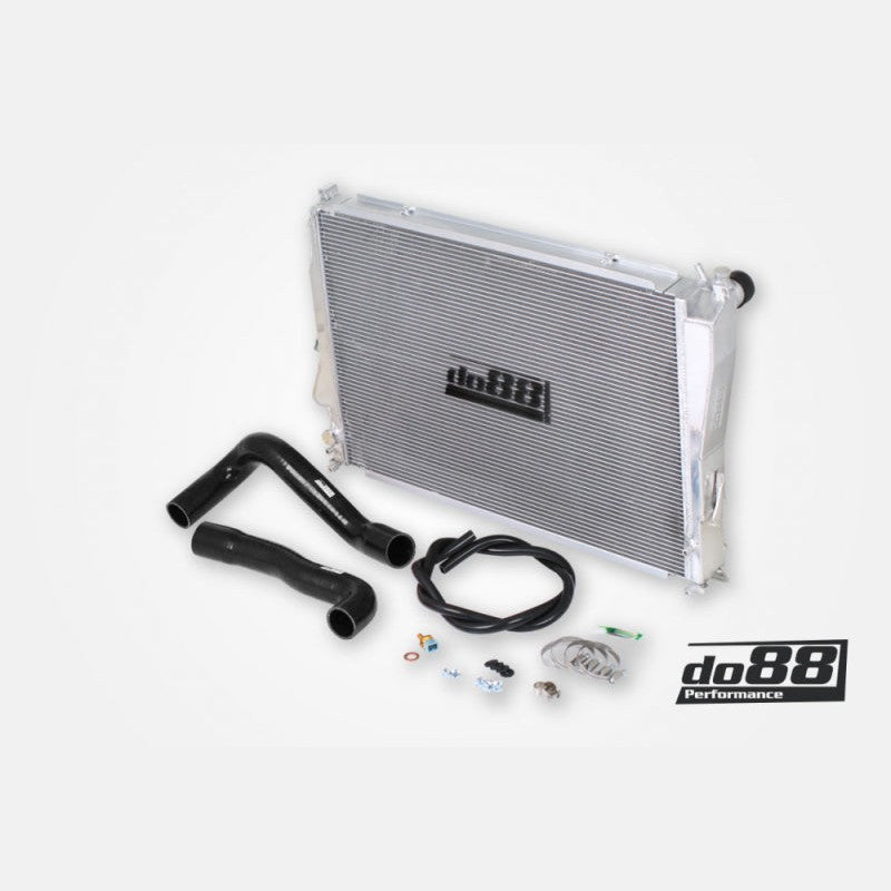 do88 aluminum performance radiator with black silicone hoses and TIG-welded end tanks for BMW M3 E46