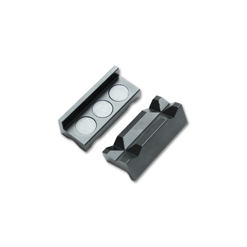 Billet aluminum vise jaws with integrated magnets for protecting AN fittings during assembly